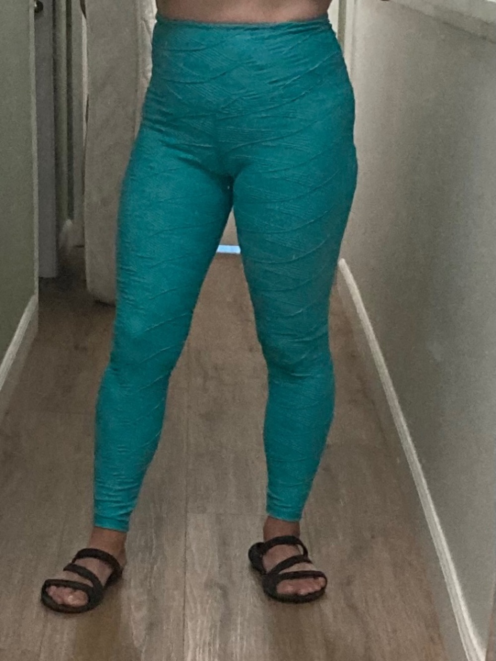 ABS2B turquoise green textured scrunch butt leggings size Medium